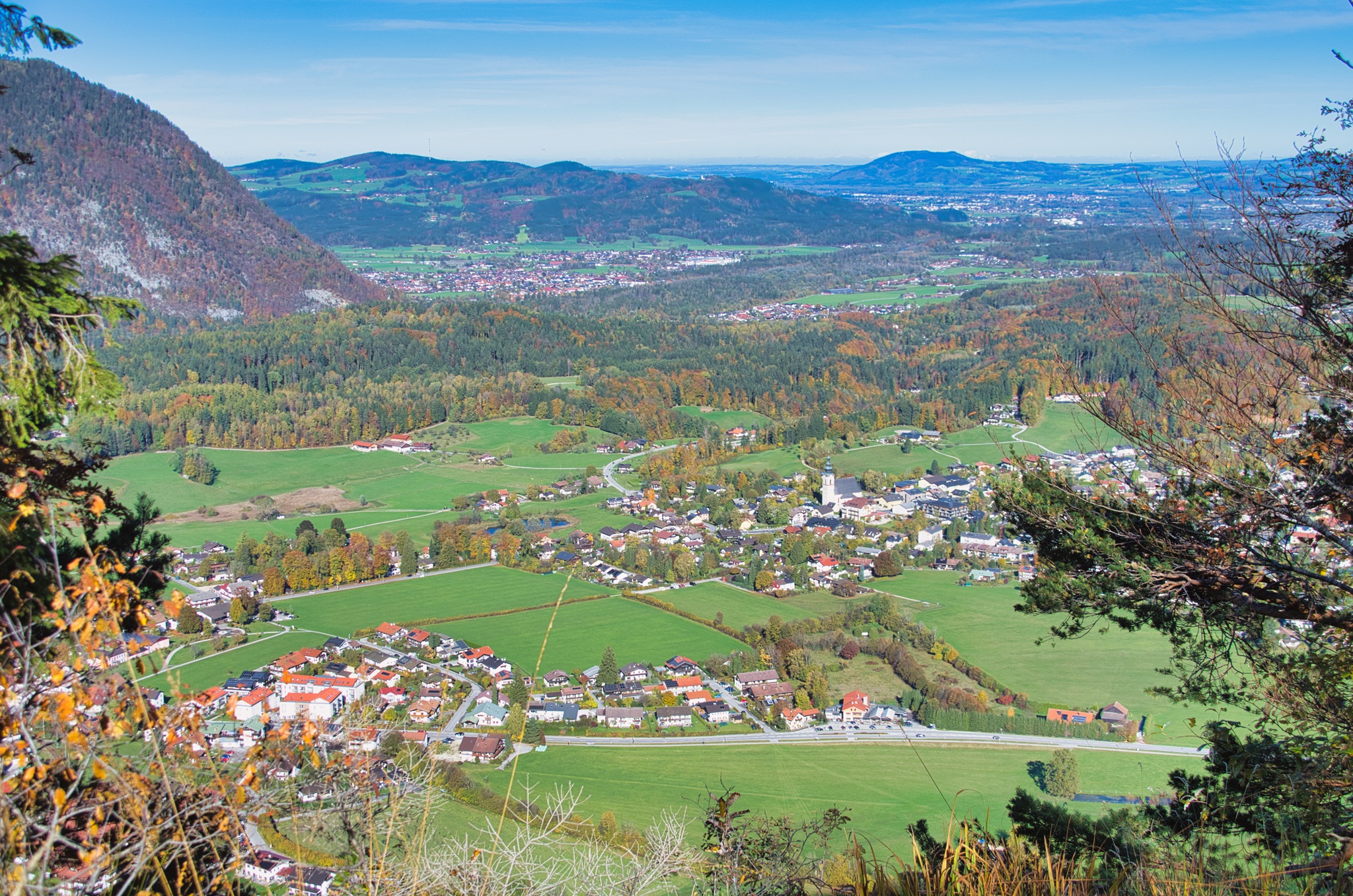 Blick von der Hochplatte auf Bayerisch Gmain und Großgmain